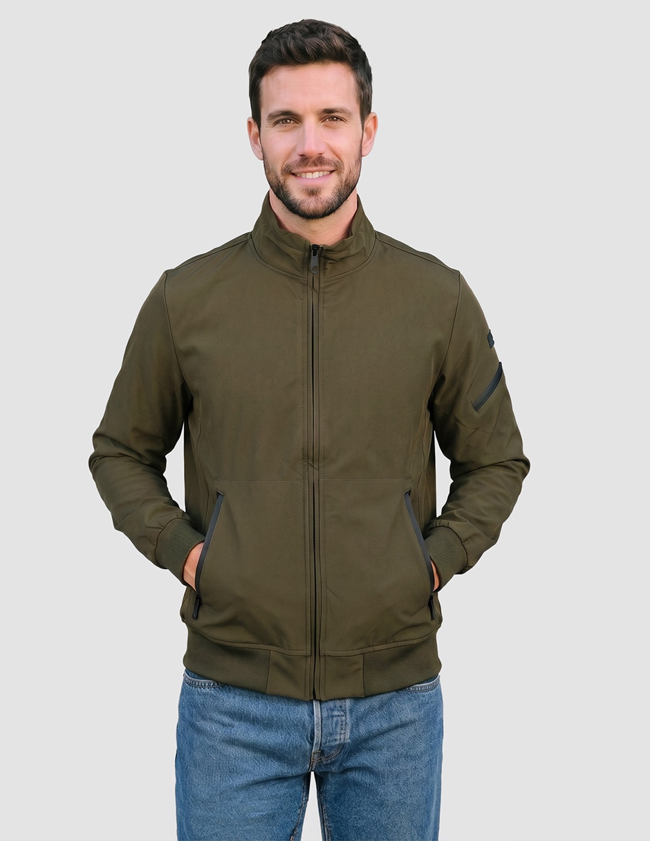 Chamarra casual sotfshell con bolsillos para hombre 2