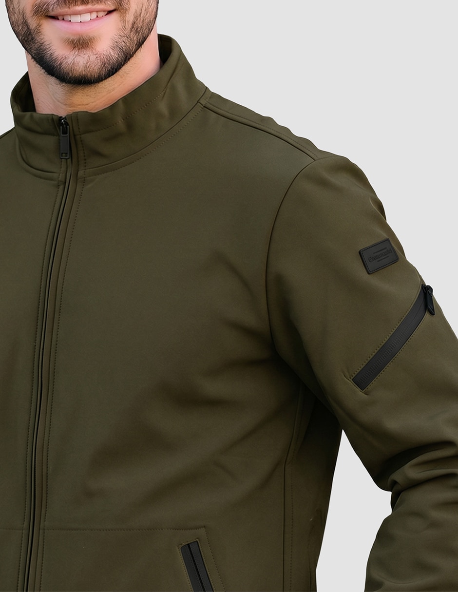Chamarra casual sotfshell con bolsillos para hombre 5