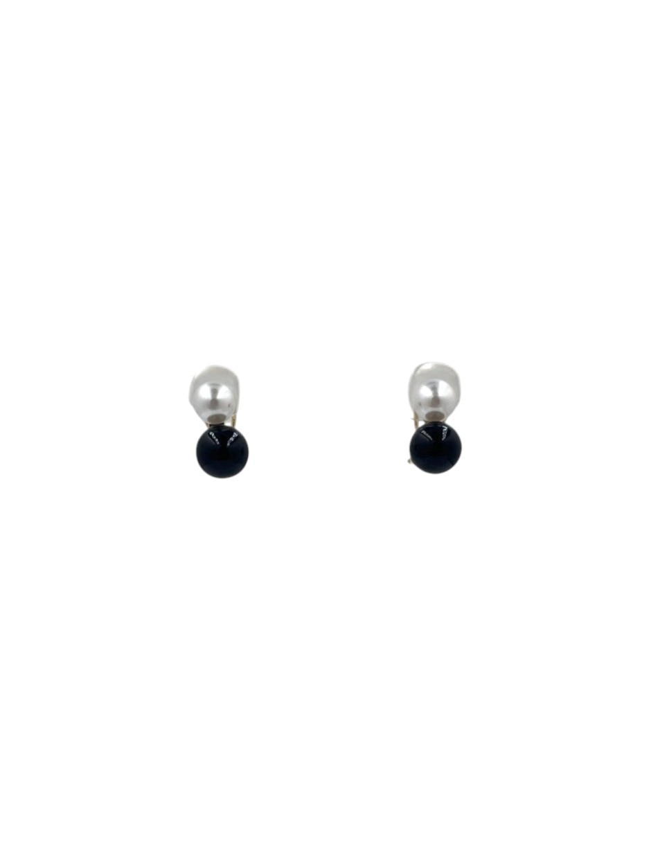 Aretes cortos ovalados de perla con acabado chapa de oro perla Aretes cortos ovalados de perla con acabado chapa de oro perla