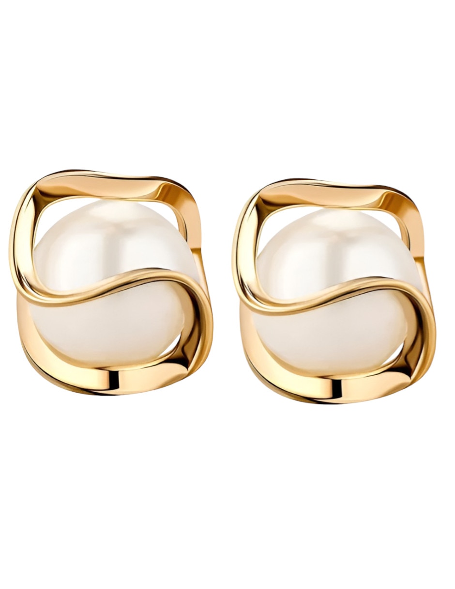 Aretes cortos de perla con acabado brillante