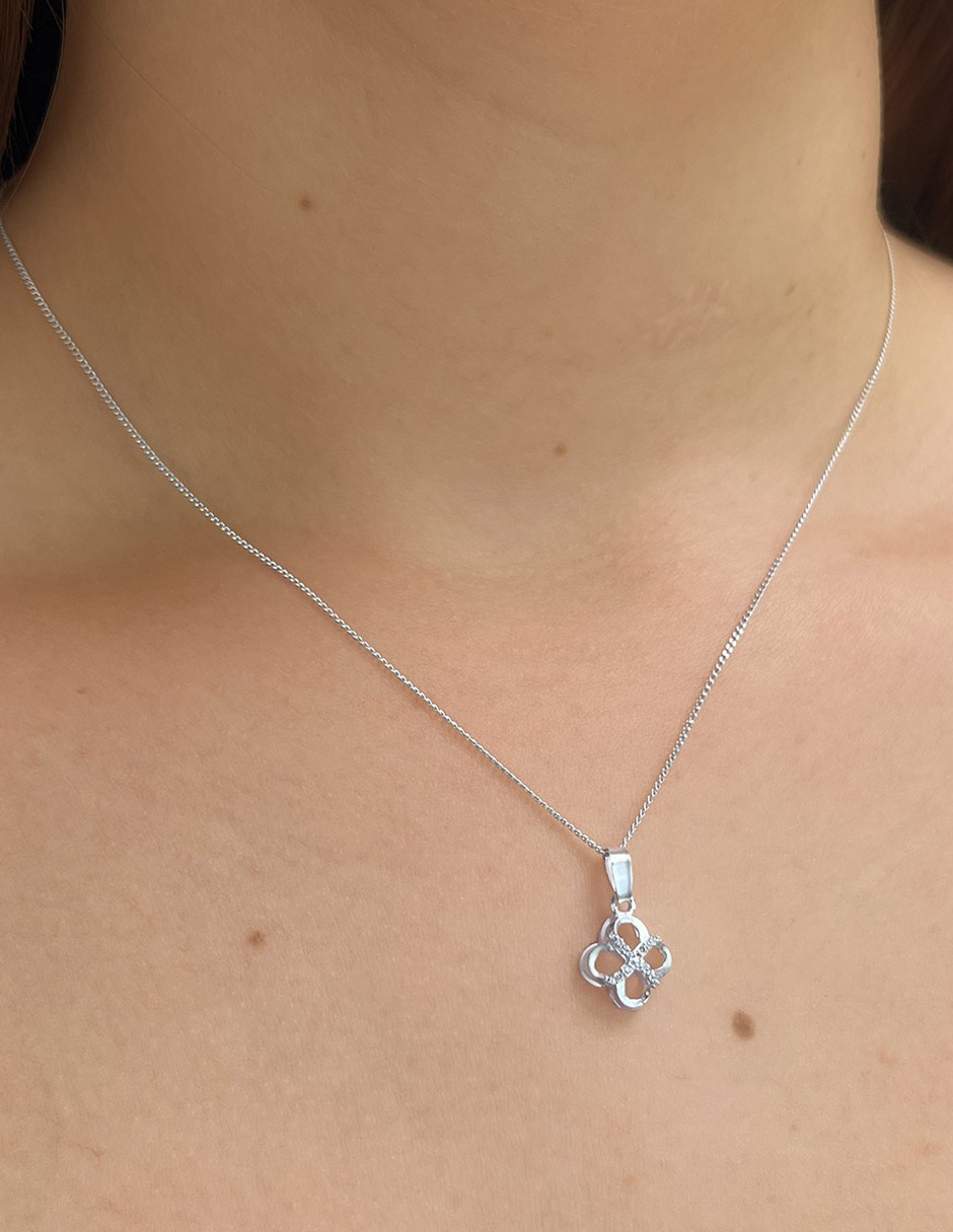 Collar con dije de trébol de plata