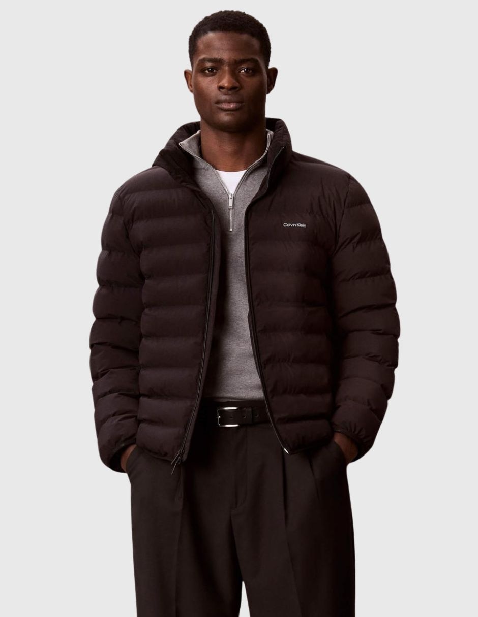 Chamarra acolchada con capucha para hombre