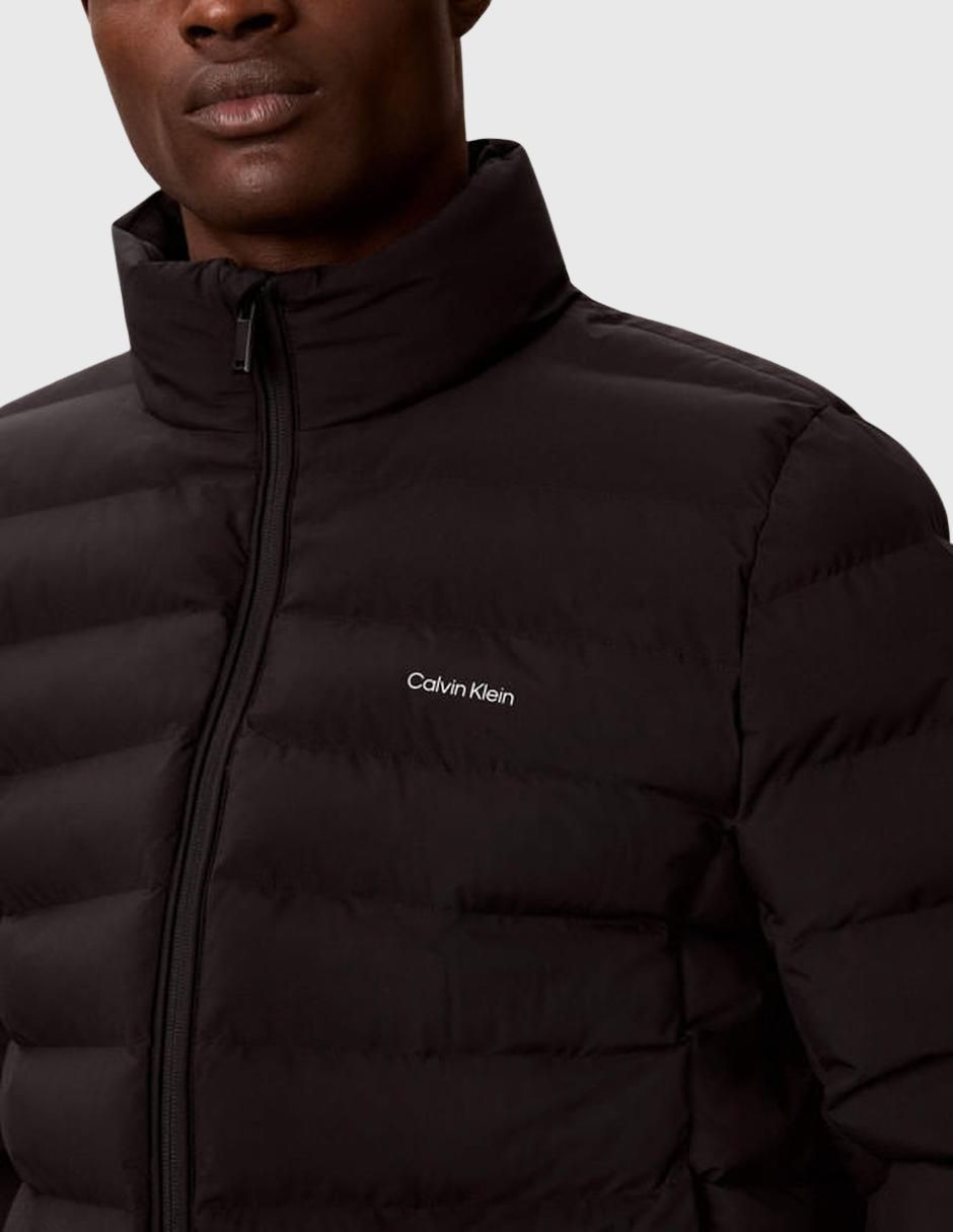 Chamarra acolchada con capucha para hombre