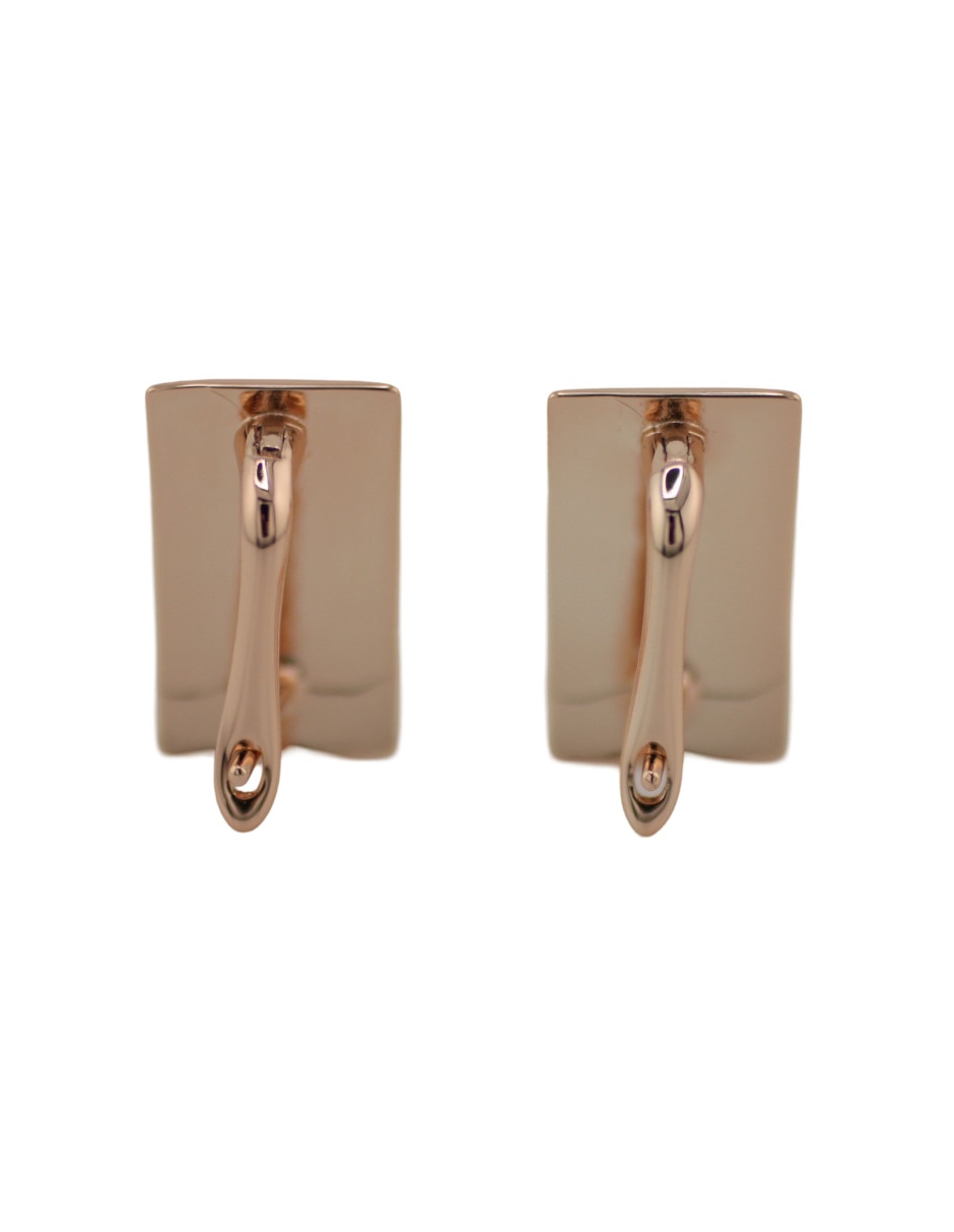 Aretes cortos con acabado brillante