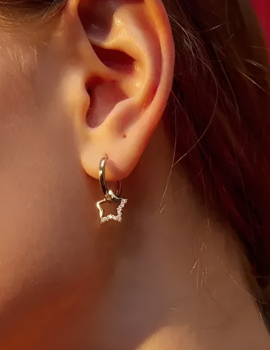 Aretes cortos de plata con acabado brillante
