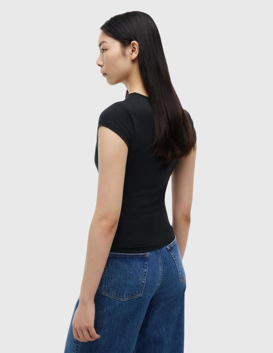 Playera manga corta cuello redondo para mujer 3