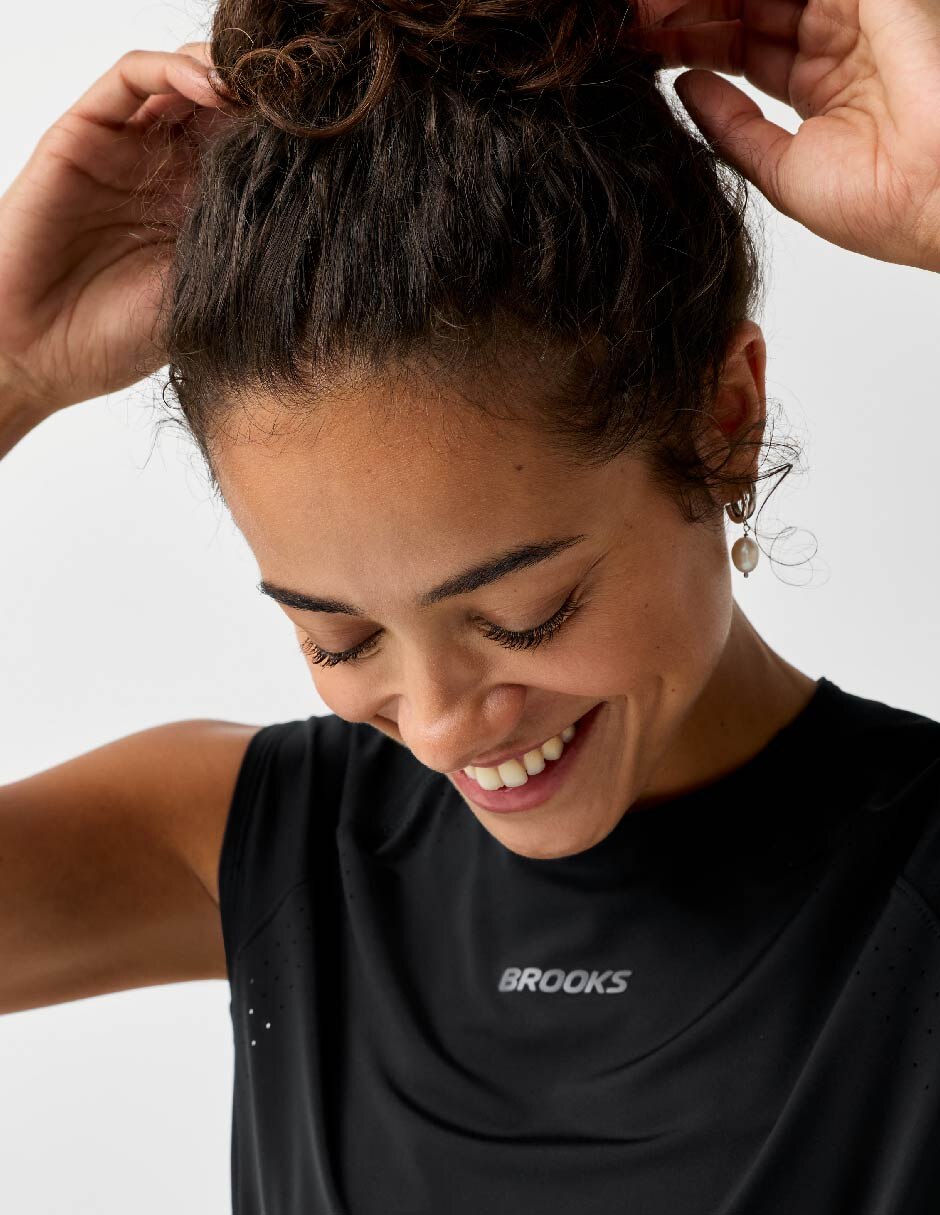 Playera deportiva para correr Dash Cooling Short Sleeve de mujer 4