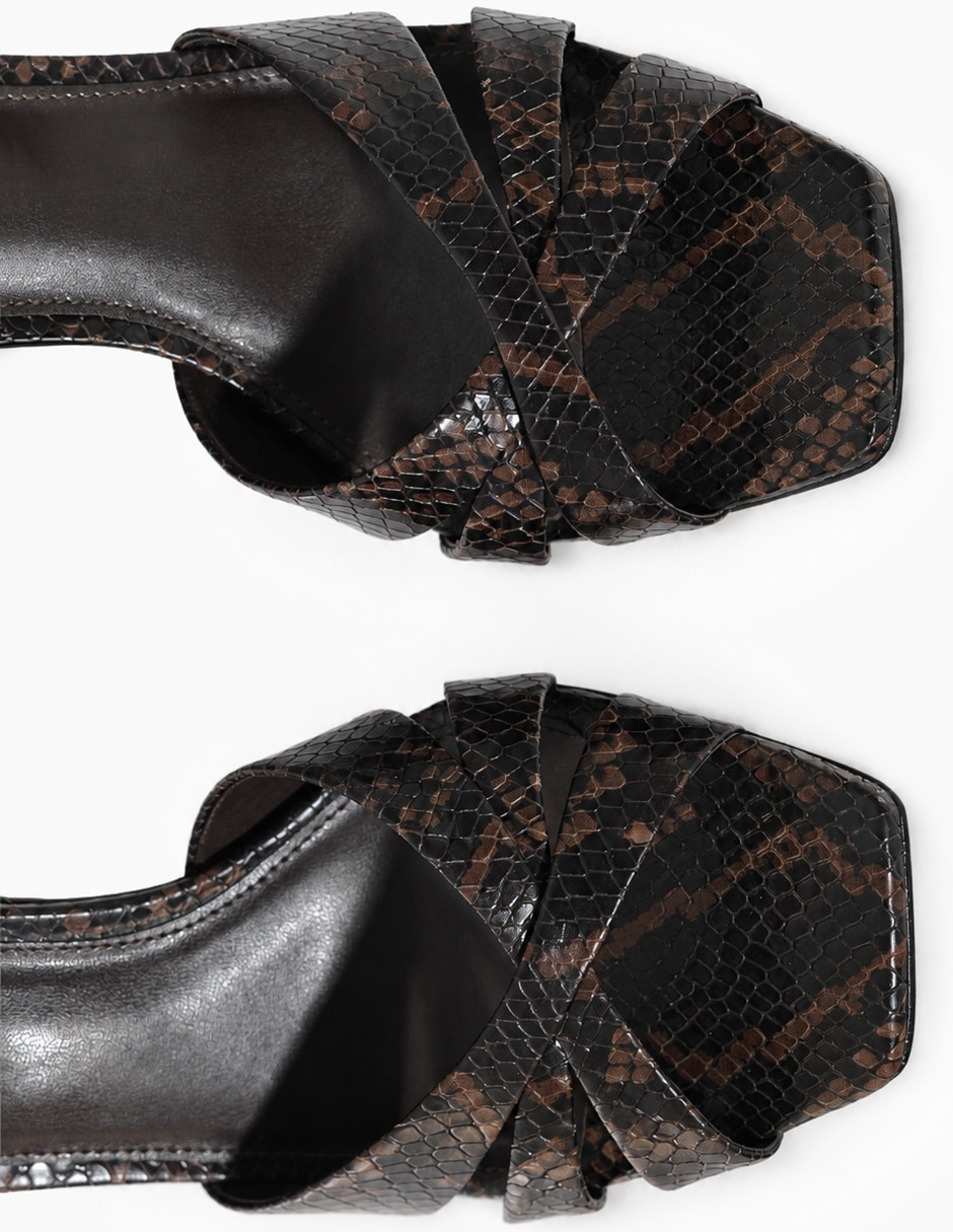 Zapatilla de piel animal chic 2