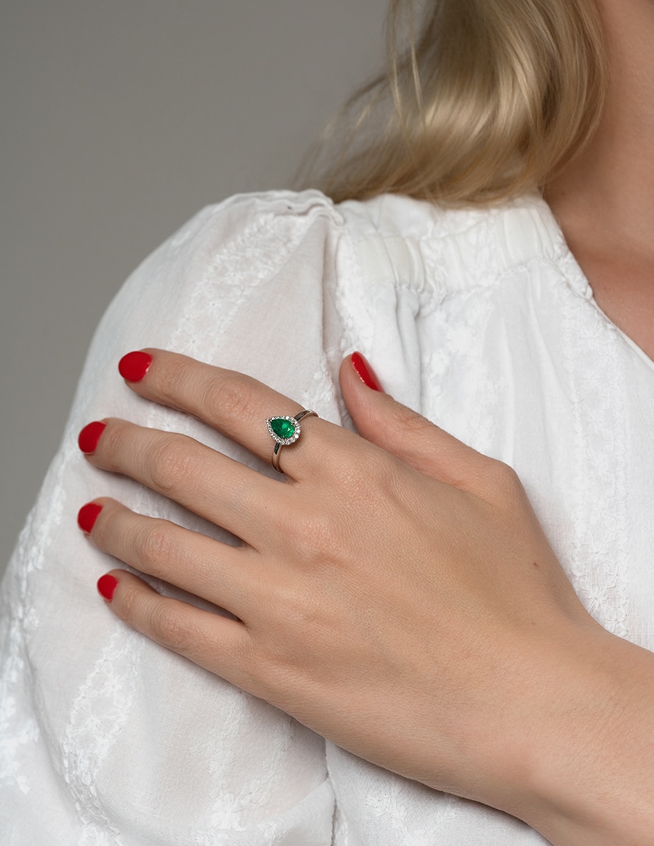 Anillo 14 k de oro blanco esmeralda y diamante brillante