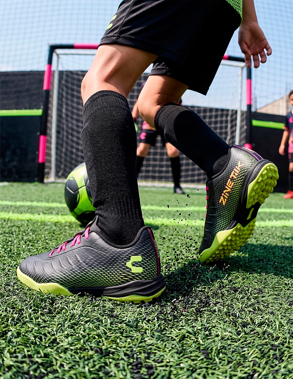 Tenis de niño para fútbol 2