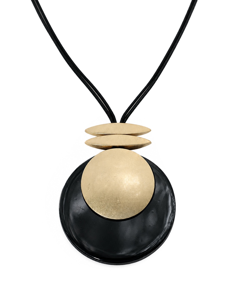 Collar con dije boho chic de madera 2
