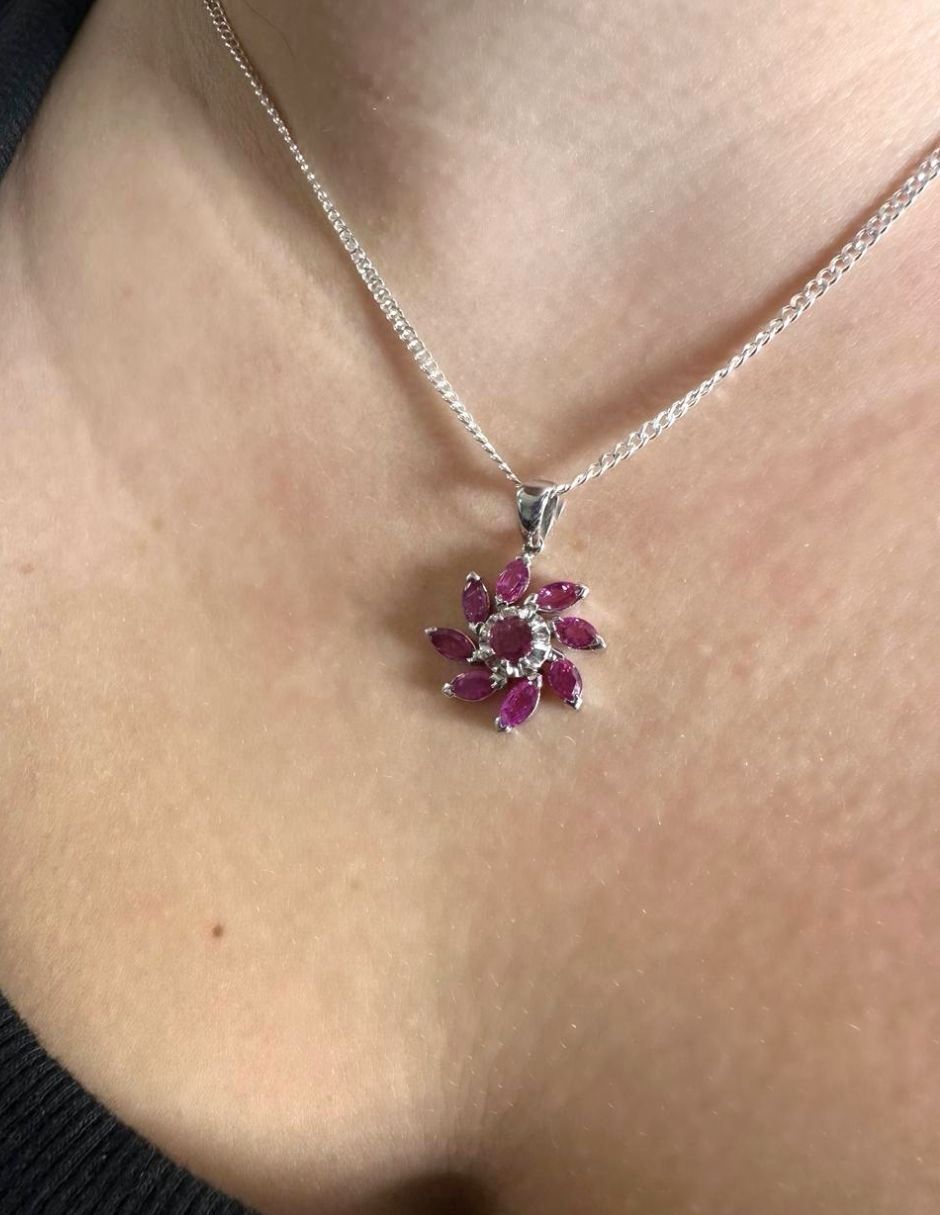 Dije de flor de oro blanco 14 k