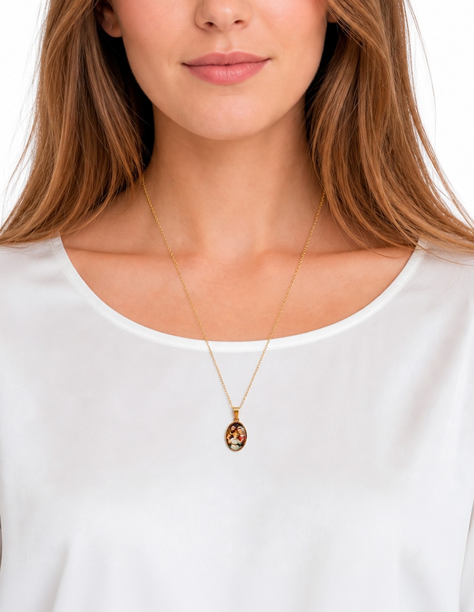 Collar con dije niño dios sagrada familia de acero inoxidable 18 k 5